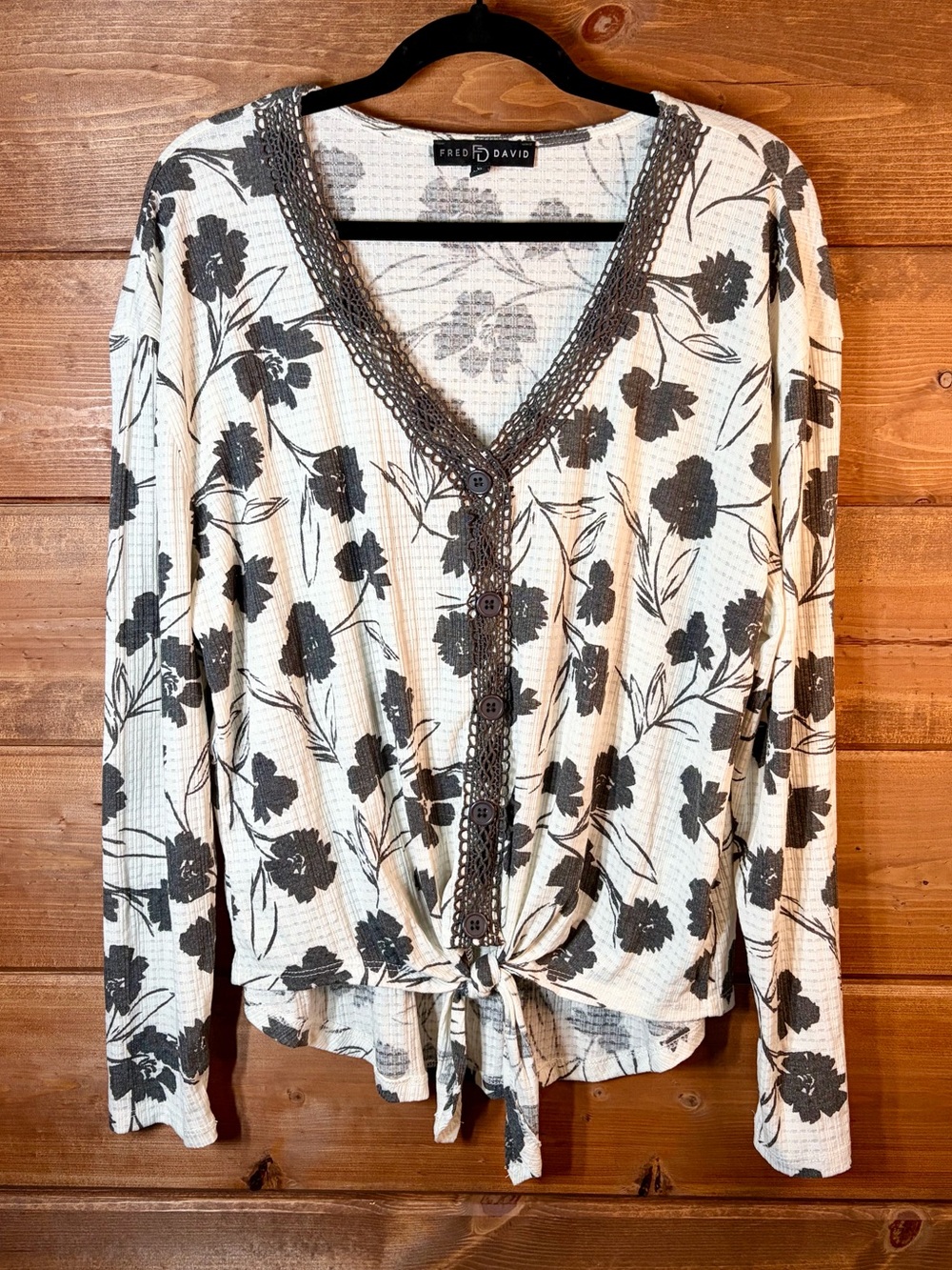 Fred David Cream Floral Long-Sleeve Waffle Knit Tie-Front V-Neck Top Size XL 💕